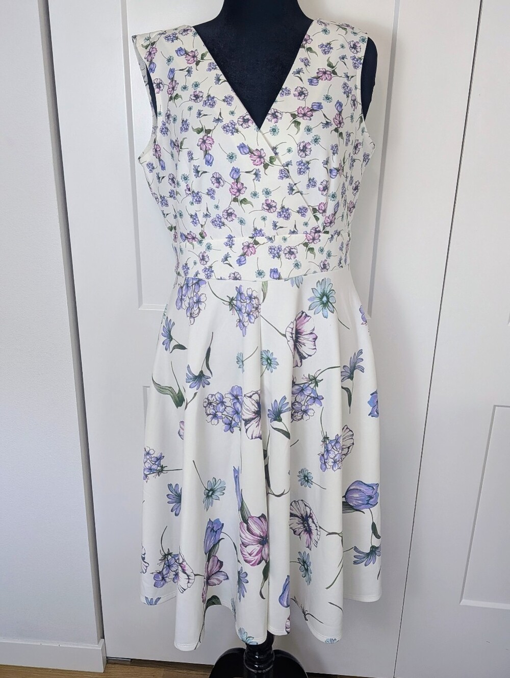 Danny And Nicole Dress White purple Floral Fit & Flare pleated skirt Sz 16 EUC